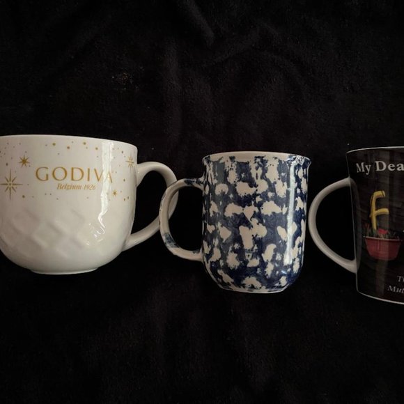 Mugs - Picture 1 of 4